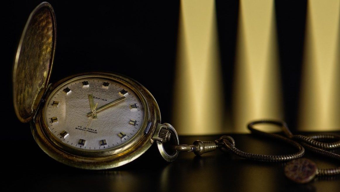 reloj de bolsillo viejo de oro